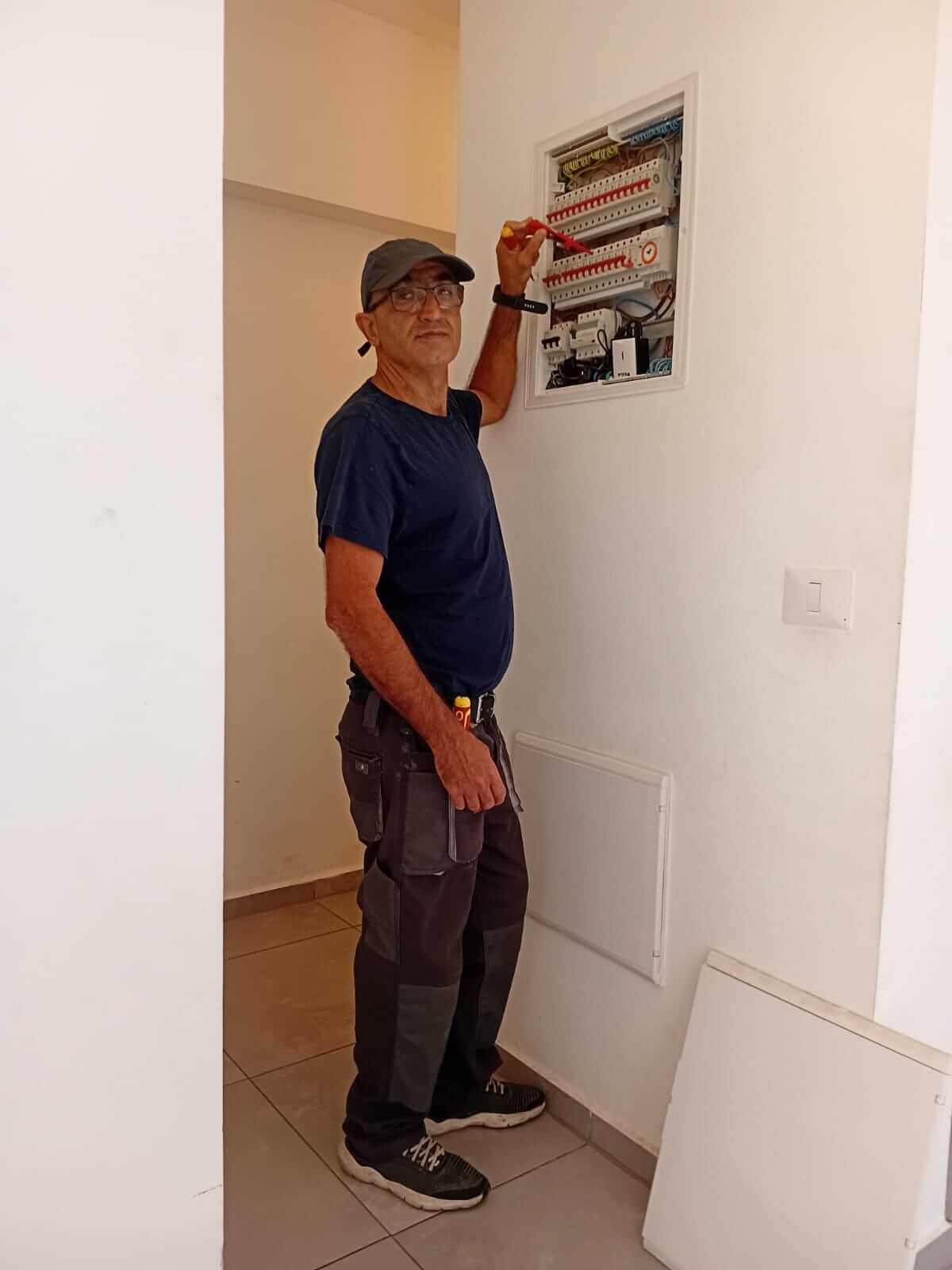 התקנת גופי תאורה מודרניים - חשמלאי מוסמך